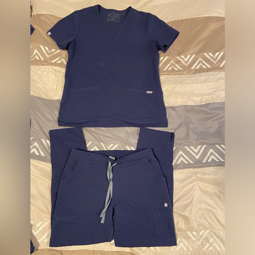 Sold in IG!  Figs SP navy blue set: skinny pant + 2 pocket top